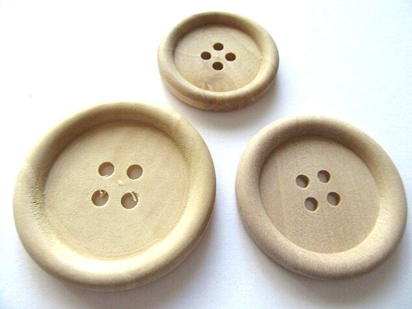 WOODEN BUTTON 3903